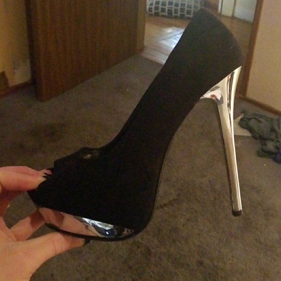 4" heels - Picture 1 of 1